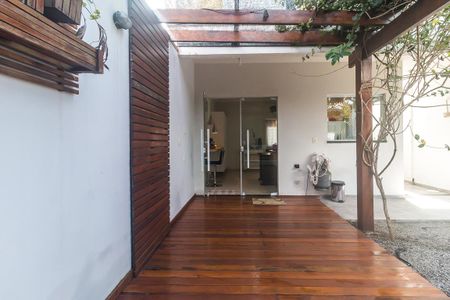 Casa para alugar com 180m², 3 quartos e 2 vagas Casa para alugar com 180m², 3 quartos e 2 vagasQuintal dos Fundos