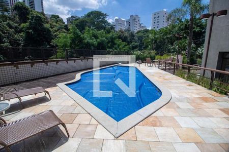 Apartamento à venda com 148m², 4 quartos e 4 vagas Apartamento à venda com 148m², 4 quartos e 4 vagasÁrea comum - Piscina