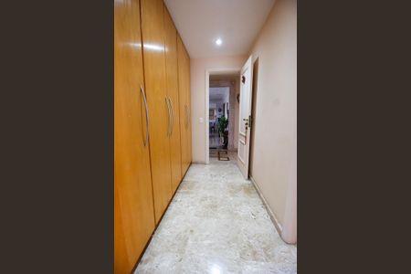 Apartamento à venda com 173m², 4 quartos e 3 vagasCloset Suíte 1