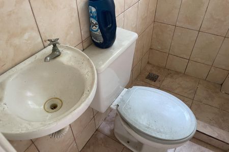 Casa para alugar com 66m², 2 quartos e sem vagaBanheiro