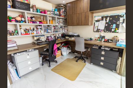 Apartamento à venda com 177m², 3 quartos e 2 vagas Apartamento à venda com 177m², 3 quartos e 2 vagasEscritório