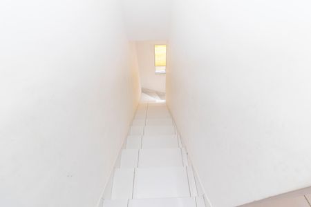 Casa de condomínio para alugar com 55m², 2 quartos e 1 vaga Casa de condomínio para alugar com 55m², 2 quartos e 1 vagaEscada