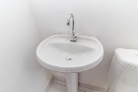 Casa de condomínio para alugar com 55m², 2 quartos e 1 vaga Casa de condomínio para alugar com 55m², 2 quartos e 1 vagaBanheiro