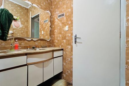 Casa à venda com 250m², 3 quartos e 2 vagas Casa à venda com 250m², 3 quartos e 2 vagasBanheiro 2