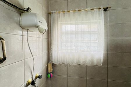 Casa à venda com 250m², 3 quartos e 2 vagas Casa à venda com 250m², 3 quartos e 2 vagasBanheiro 1