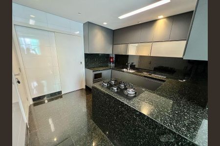 Apartamento à venda com 170m², 4 quartos e 3 vagasCozinha