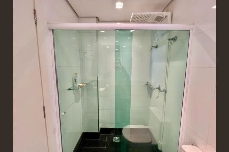 Apartamento à venda com 170m², 4 quartos e 3 vagasBanheiro social