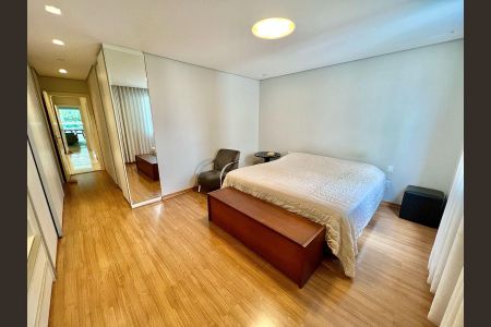 Apartamento à venda com 170m², 4 quartos e 3 vagasQuarto 4