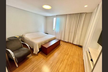 Apartamento à venda com 170m², 4 quartos e 3 vagasQuarto 4