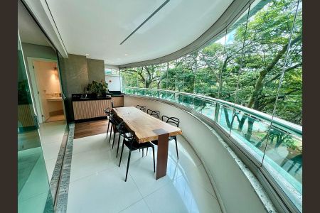 Apartamento à venda com 170m², 4 quartos e 3 vagasVaranda gourmet