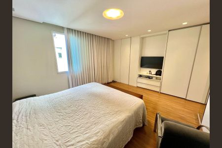 Apartamento à venda com 170m², 4 quartos e 3 vagasQuarto 4