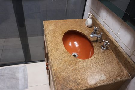 Casa à venda com 394m², 3 quartos e 6 vagasBanheiro Social 