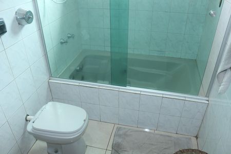 Casa à venda com 394m², 3 quartos e 6 vagasBanheiro da Suíte 