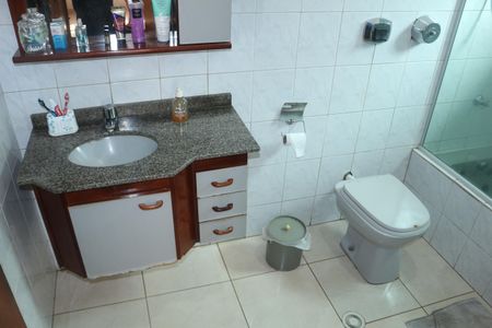 Casa à venda com 394m², 3 quartos e 6 vagasBanheiro da Suíte 