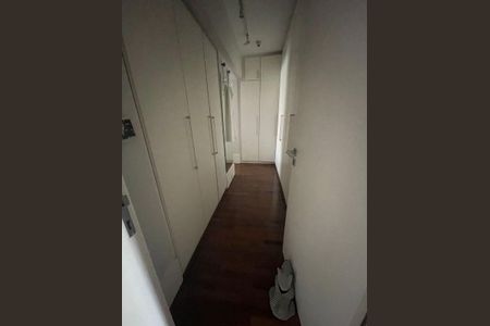 Apartamento à venda com 230m², 3 quartos e 4 vagas Apartamento à venda com 230m², 3 quartos e 4 vagasCorredor