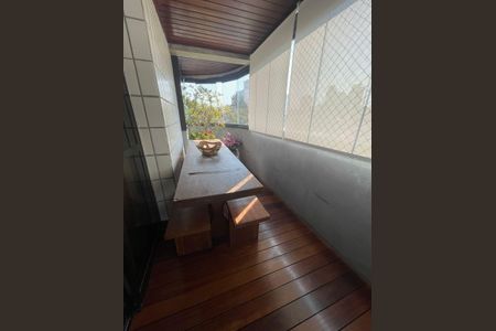 Apartamento à venda com 230m², 3 quartos e 4 vagas Apartamento à venda com 230m², 3 quartos e 4 vagasVaranda