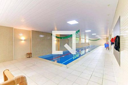 Apartamento à venda com 142m², 3 quartos e 2 vagas Apartamento à venda com 142m², 3 quartos e 2 vagasÁrea comum - Piscina Coberta