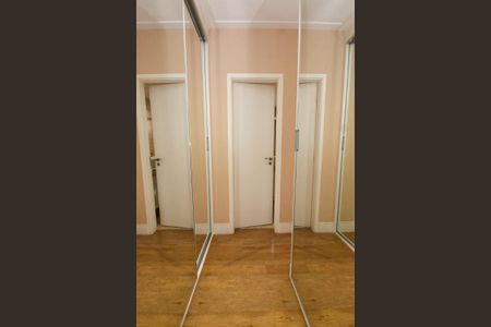 Apartamento à venda com 142m², 3 quartos e 2 vagasCloset da suíte 1