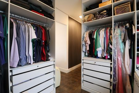 Apartamento à venda com 142m², 3 quartos e 2 vagasCloset da suíte 2