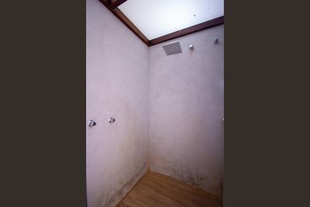 Casa à venda com 288m², 5 quartos e 4 vagas Casa à venda com 288m², 5 quartos e 4 vagasBanheiro 2