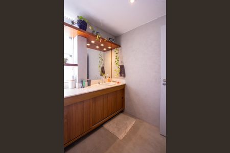 Casa à venda com 288m², 5 quartos e 4 vagas Casa à venda com 288m², 5 quartos e 4 vagasBanheiro 2