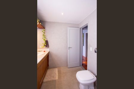 Casa à venda com 288m², 5 quartos e 4 vagas Casa à venda com 288m², 5 quartos e 4 vagasBanheiro 2