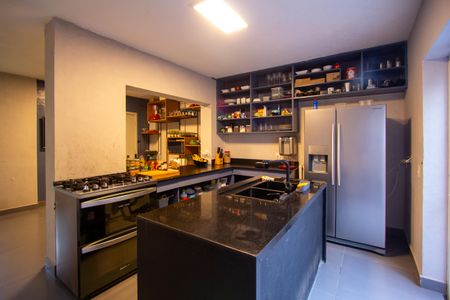 Casa à venda com 288m², 5 quartos e 4 vagas Casa à venda com 288m², 5 quartos e 4 vagasCozinha