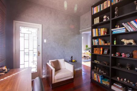 Casa à venda com 288m², 5 quartos e 4 vagas Casa à venda com 288m², 5 quartos e 4 vagasEscritório