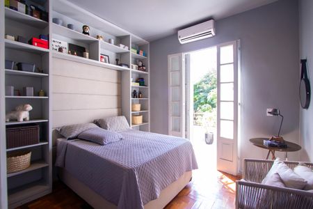 Casa à venda com 288m², 5 quartos e 4 vagas Casa à venda com 288m², 5 quartos e 4 vagasQuarto 2