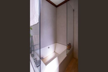 Casa à venda com 288m², 5 quartos e 4 vagas Casa à venda com 288m², 5 quartos e 4 vagasBanheiro 2