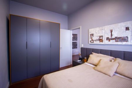 Casa à venda com 288m², 5 quartos e 4 vagas Casa à venda com 288m², 5 quartos e 4 vagasQuarto 1