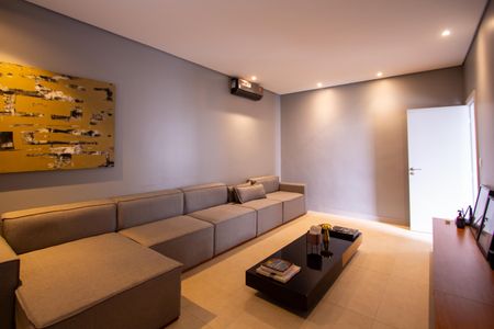 Casa à venda com 288m², 5 quartos e 4 vagas Casa à venda com 288m², 5 quartos e 4 vagasSala de TV