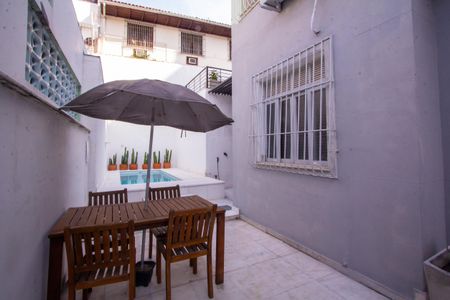 Casa à venda com 288m², 5 quartos e 4 vagas Casa à venda com 288m², 5 quartos e 4 vagasPiscina