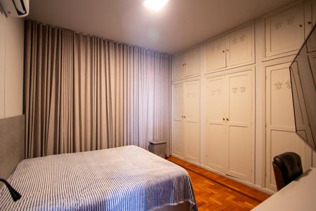 Casa à venda com 288m², 5 quartos e 4 vagas Casa à venda com 288m², 5 quartos e 4 vagasQuarto 3