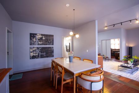 Casa à venda com 288m², 5 quartos e 4 vagas Casa à venda com 288m², 5 quartos e 4 vagasSala de Jantar