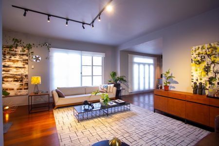 Casa à venda com 288m², 5 quartos e 4 vagas Casa à venda com 288m², 5 quartos e 4 vagasSala