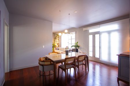 Casa à venda com 288m², 5 quartos e 4 vagas Casa à venda com 288m², 5 quartos e 4 vagasSala de Jantar