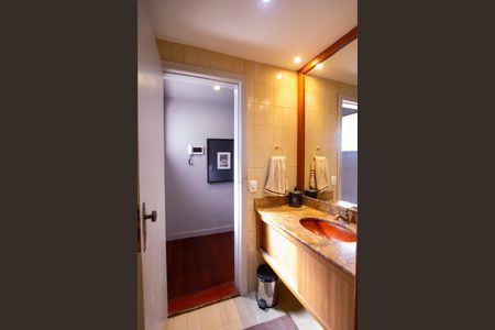 Casa à venda com 288m², 5 quartos e 4 vagas Casa à venda com 288m², 5 quartos e 4 vagasBanheiro 1