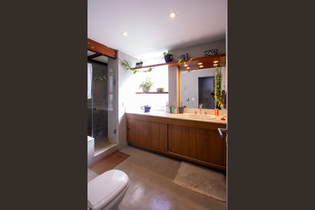 Casa à venda com 288m², 5 quartos e 4 vagas Casa à venda com 288m², 5 quartos e 4 vagasBanheiro 2