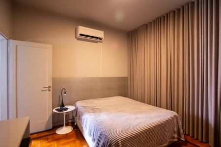 Casa à venda com 288m², 5 quartos e 4 vagas Casa à venda com 288m², 5 quartos e 4 vagasQuarto 3