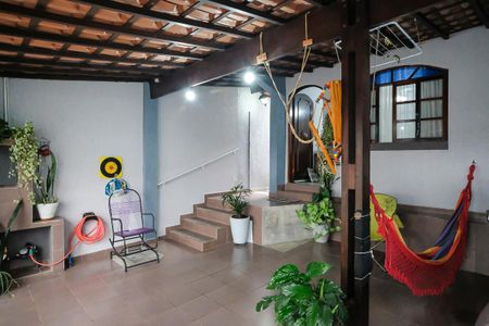 Casa à venda com 124m², 4 quartos e 2 vagasGaragem