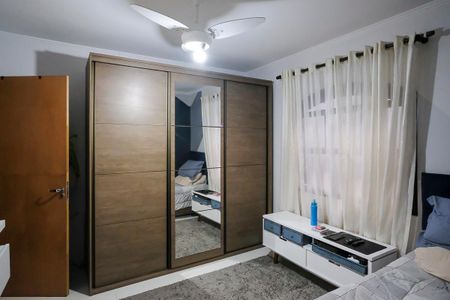 Casa à venda com 124m², 4 quartos e 2 vagasSuíte