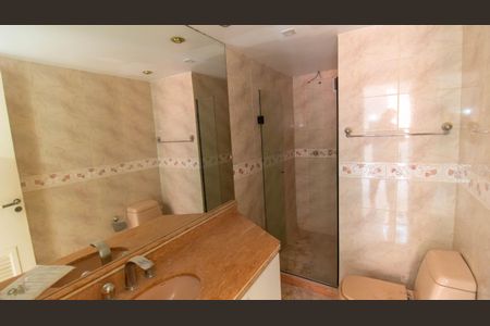 Apartamento à venda com 130m², 2 quartos e 1 vaga Apartamento à venda com 130m², 2 quartos e 1 vagaBanheiro da Suíte