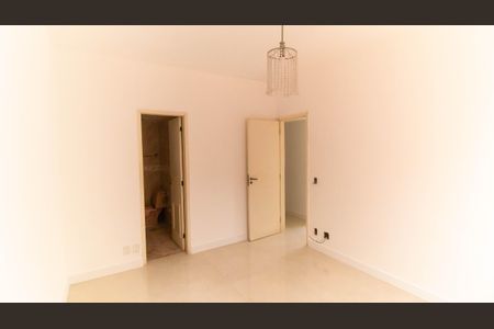 Apartamento à venda com 130m², 2 quartos e 1 vaga Apartamento à venda com 130m², 2 quartos e 1 vagaSuíte