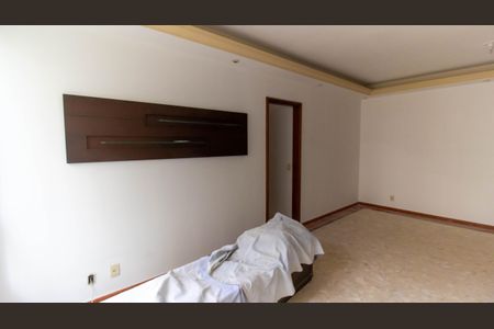 Apartamento à venda com 130m², 2 quartos e 1 vaga Apartamento à venda com 130m², 2 quartos e 1 vagaSala
