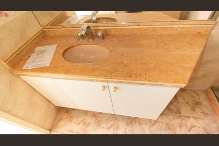 Apartamento à venda com 130m², 2 quartos e 1 vaga Apartamento à venda com 130m², 2 quartos e 1 vagaBanheiro da Suíte