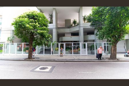 Apartamento à venda com 130m², 2 quartos e 1 vaga Apartamento à venda com 130m², 2 quartos e 1 vagaFachada