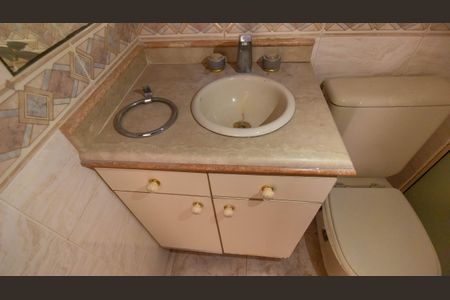 Apartamento à venda com 130m², 2 quartos e 1 vaga Apartamento à venda com 130m², 2 quartos e 1 vagaBanheiro Social