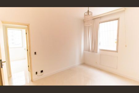 Apartamento à venda com 130m², 2 quartos e 1 vaga Apartamento à venda com 130m², 2 quartos e 1 vagaSuíte