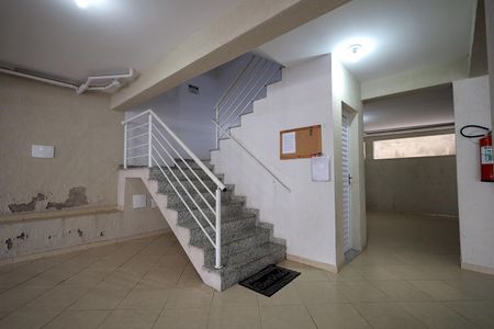 Apartamento à venda com 56m², 2 quartos e sem vagaEscada